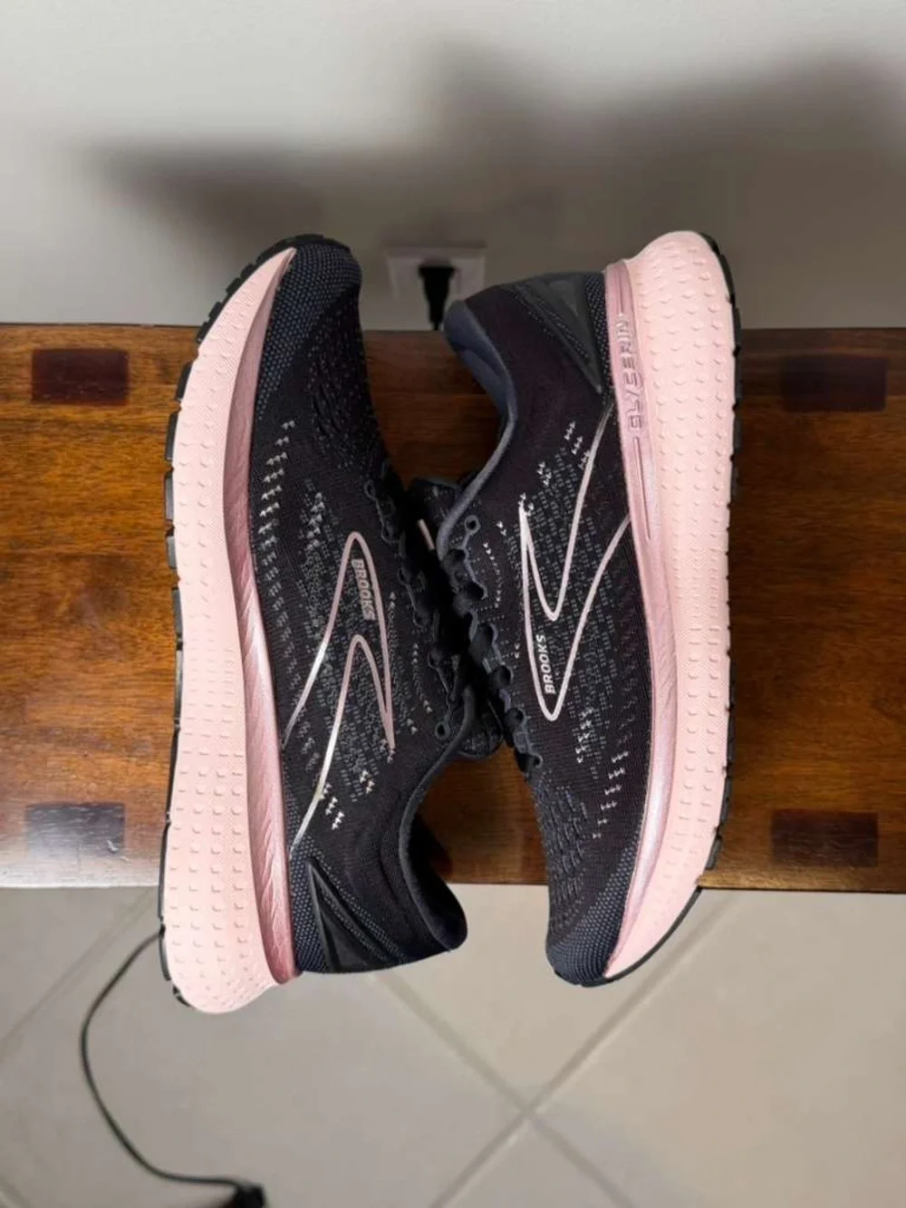 Brooks Glycerin 19 Women’s Size 8 Black Pink Running Shoes Excellent Condition
